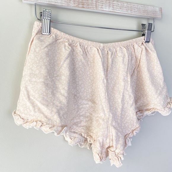 Brandy Melville Floral Ruffle Micro Shorts S White Cream Dainty Coquette Cottage - Picture 4 of 9
